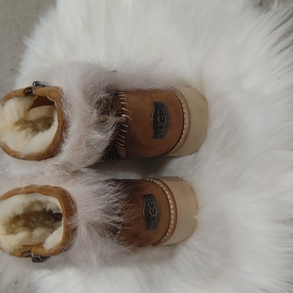 UGG Fluff Punk Boots In Chestnut - Picture 2 of 7